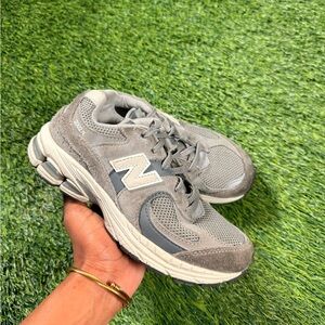 New Balance 2002R little kid ‘Steel Lead’ sneakers size 2